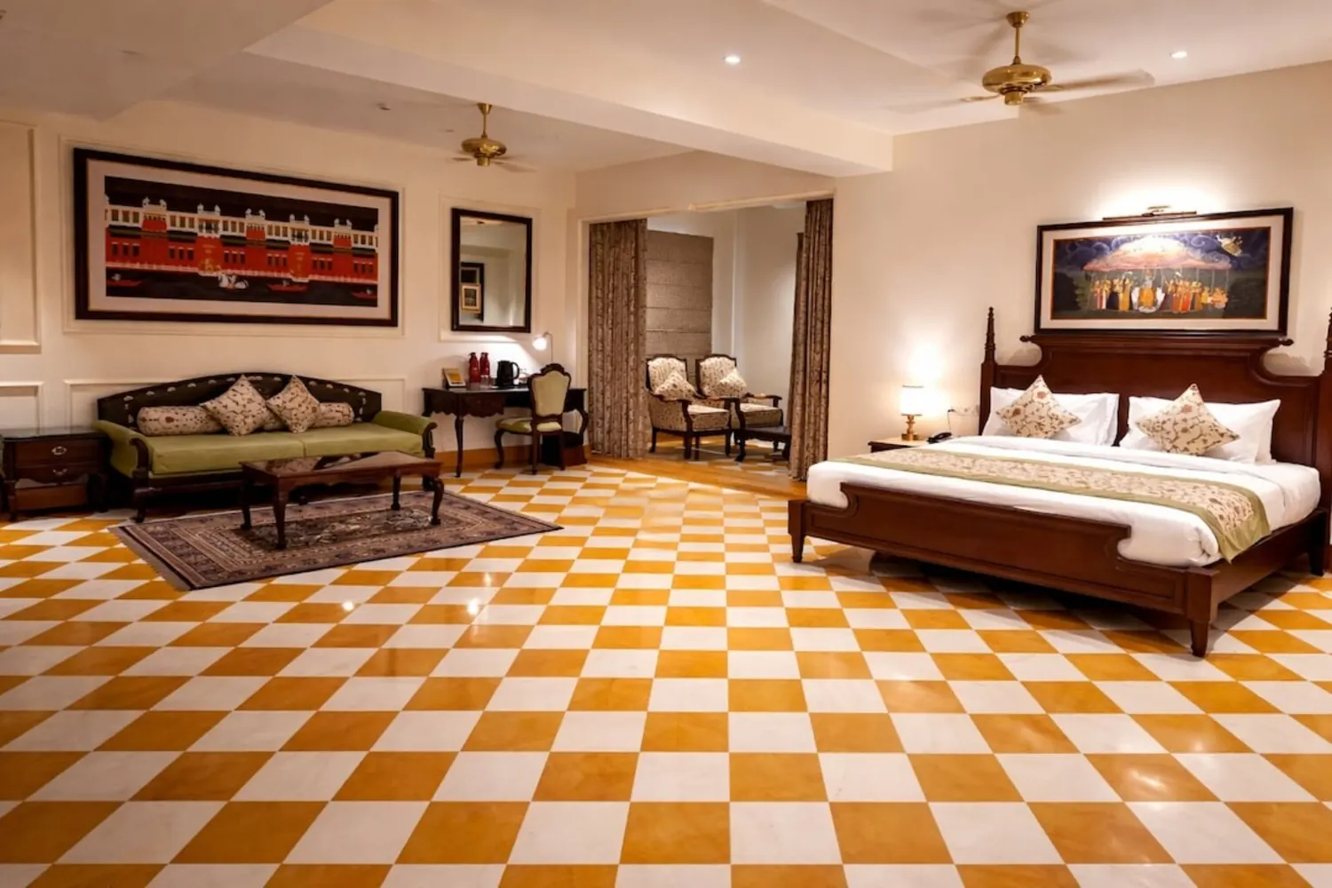 Royal Lakeview Suite thumbnail 4