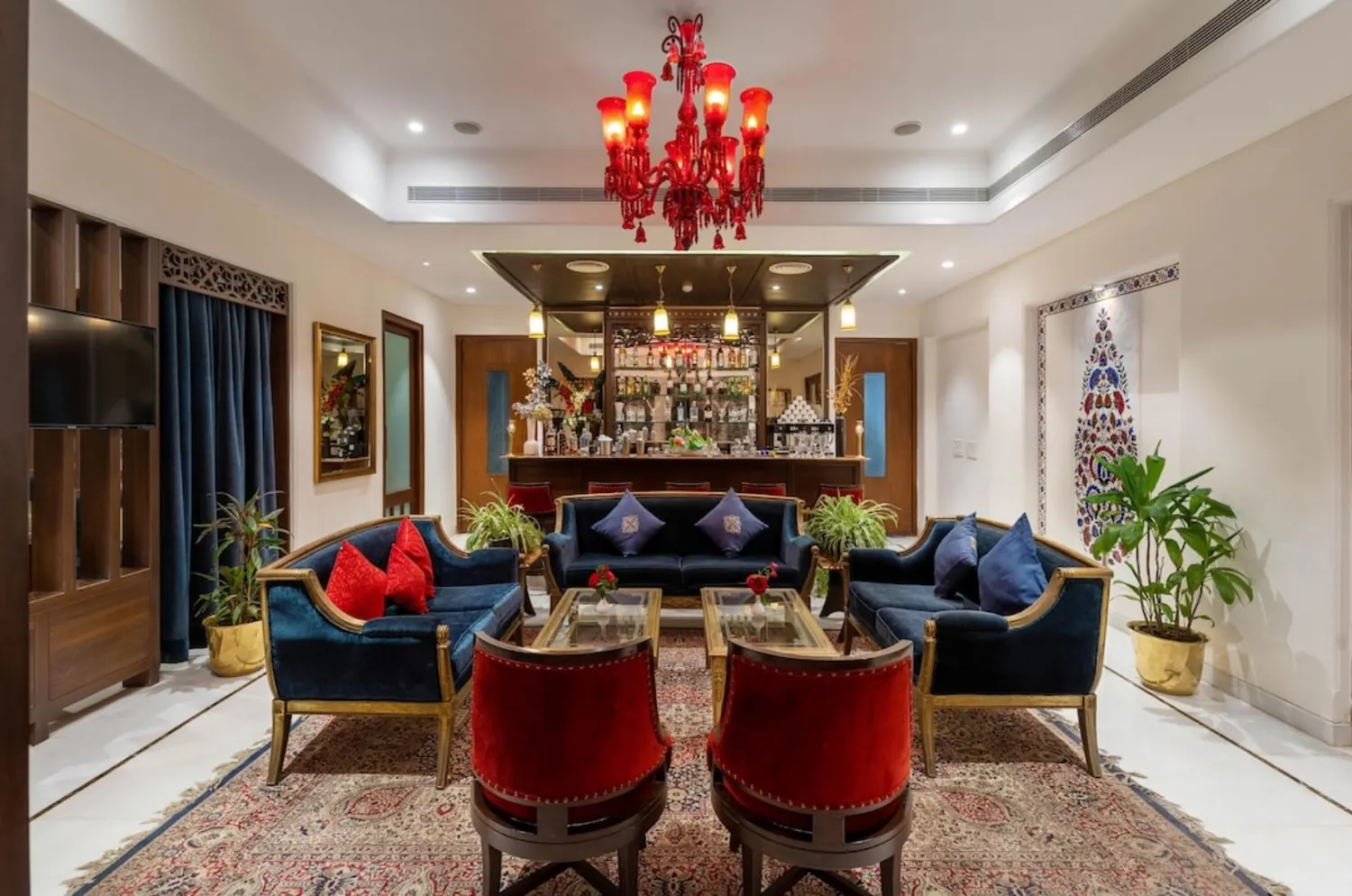 Royal Lakeview Suite thumbnail 6